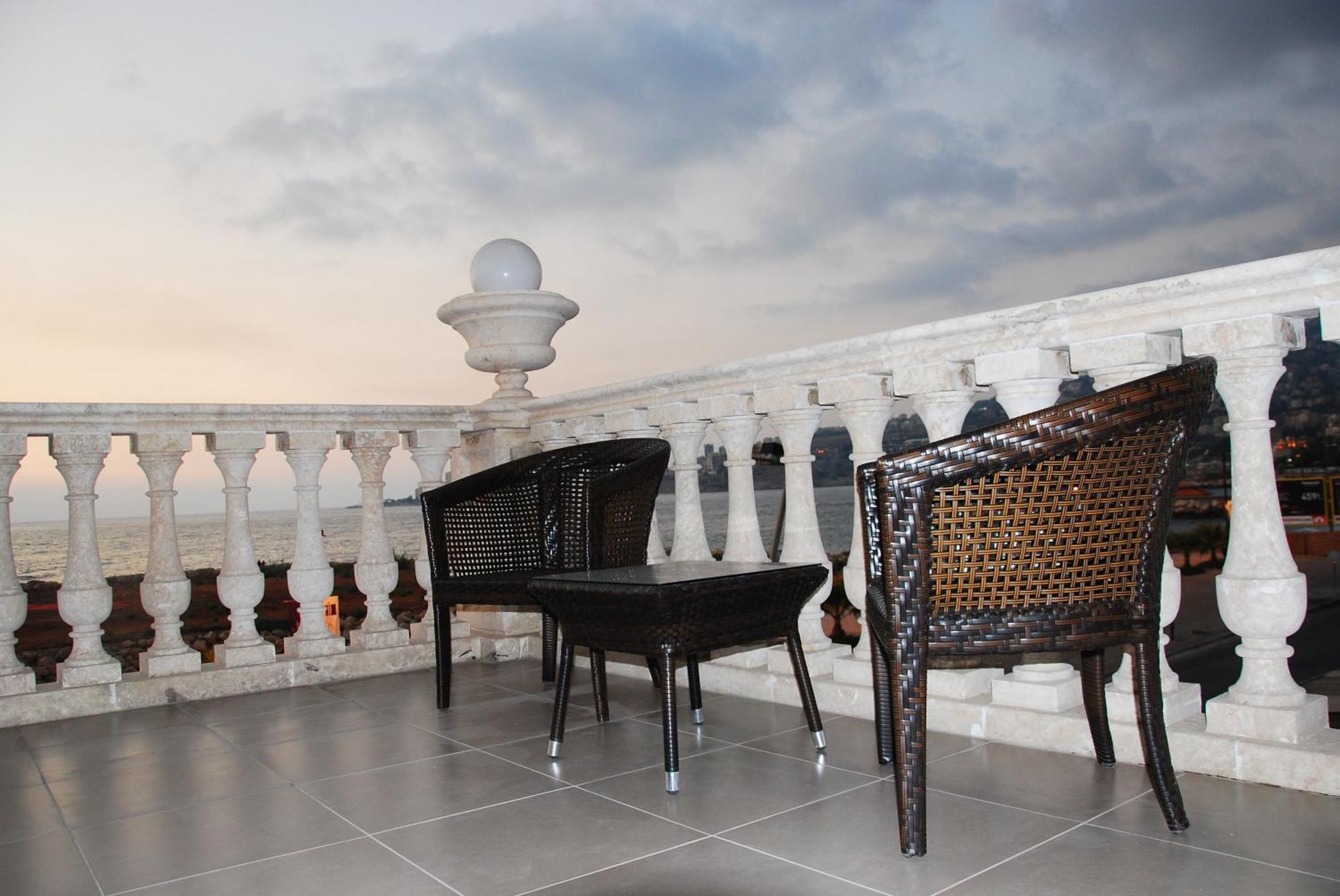 Portaluna Hotel & Resort Jounieh Eksteriør billede